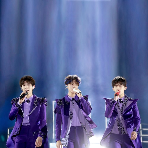 TFBOYS - 样（YOUNG） (Live)歌词