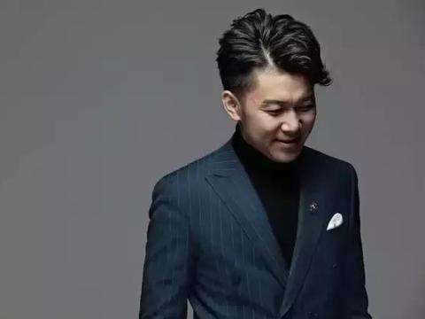我多想抱着你哭歌词